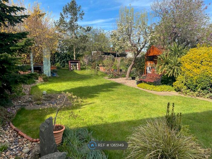 3 Bedroom Semi-Detached House To Rent In Bedonwell Road, Bexleyheath, DA7