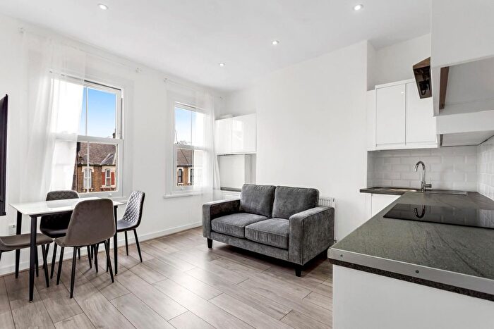 2 Bedroom Flat To Rent In Palmerston Road, Forest Gate, London, E7
