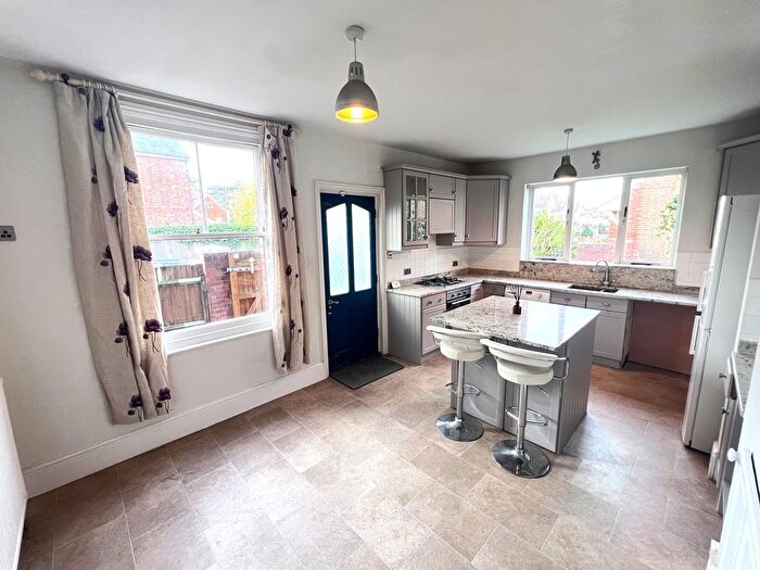 4 Bedroom End Terrace House To Rent In East Cliff Road, Tunbridge Wells, TN4