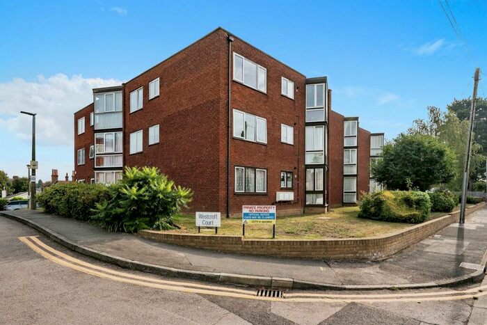 2 Bedroom Flat To Rent In Westcroft Court, Harlow, EN10