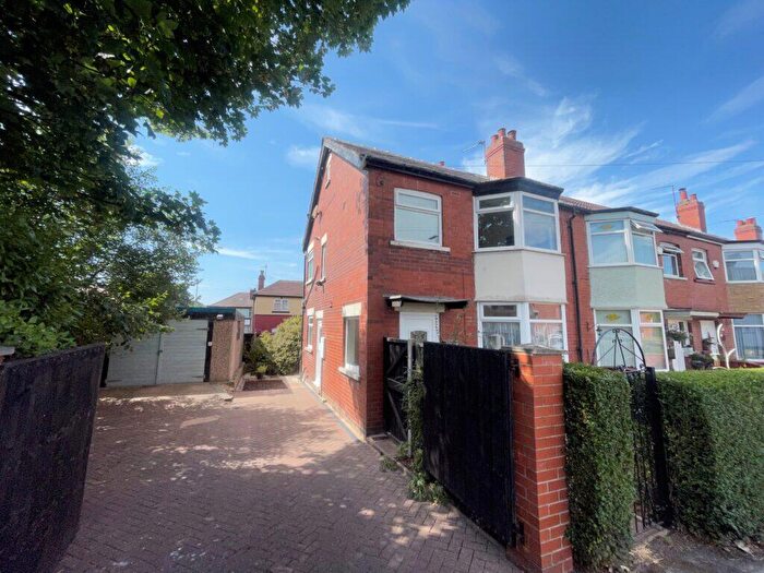 3 Bedroom End Of Terrace House For Sale In Harehills Park Avenue, Leeds, LS9
