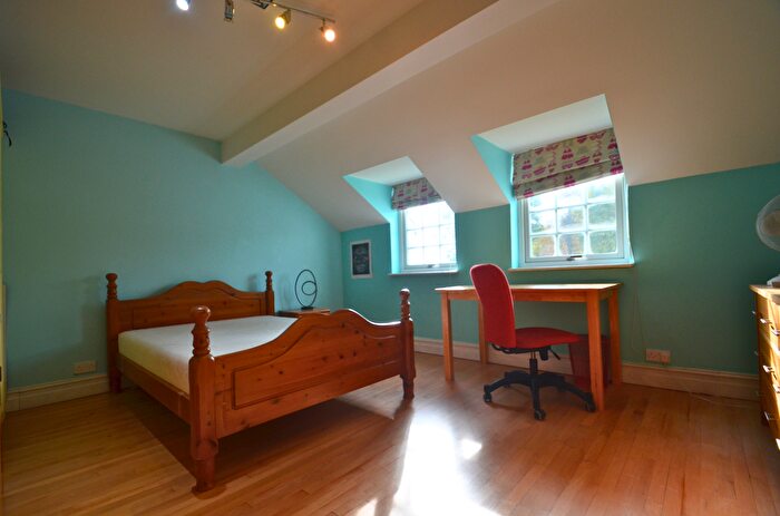 1 Bedroom Barn Conversion To Rent In The Island, Staines-Upon-Thames, TW19