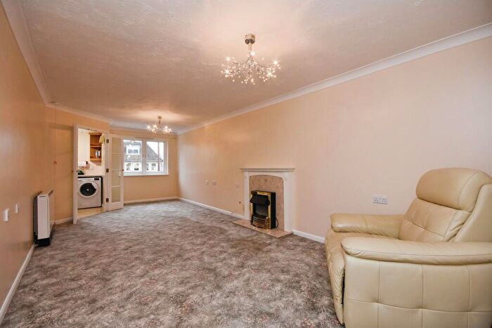 2 Bedroom Retirement Property For Sale In Cedar Avenue, Chelmsford, CM1