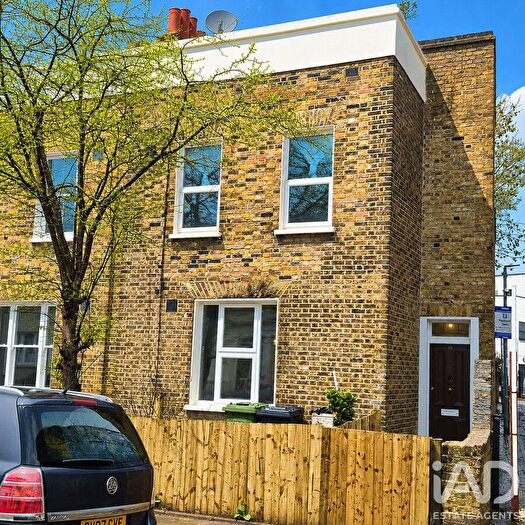 2 Bedroom End Terrace House For Sale In Hatcham Park Road, London, SE14