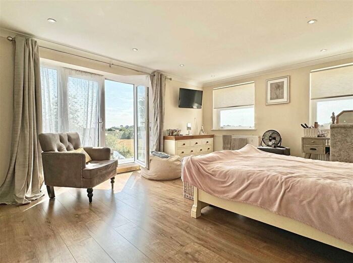 3 Bedroom End Of Terrace House For Sale In Kentish Farm Road, Stisted, Braintree, CM77