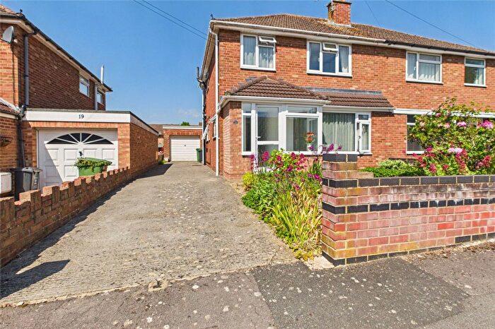 3 Bedroom Semi-Detached House For Sale In Lynwood Grove, Swindon, Wiltshire, SN2