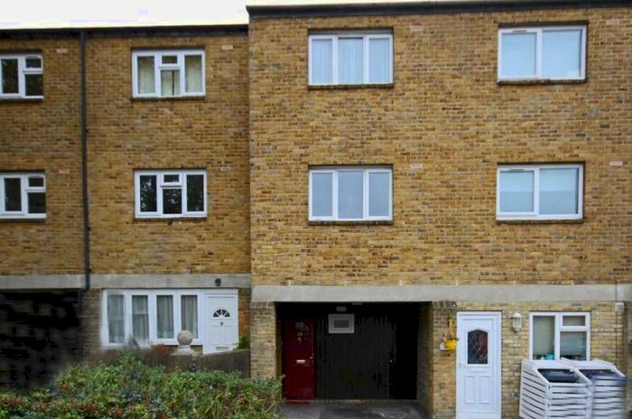 3 Bedroom Property To Rent In North Road, London W5