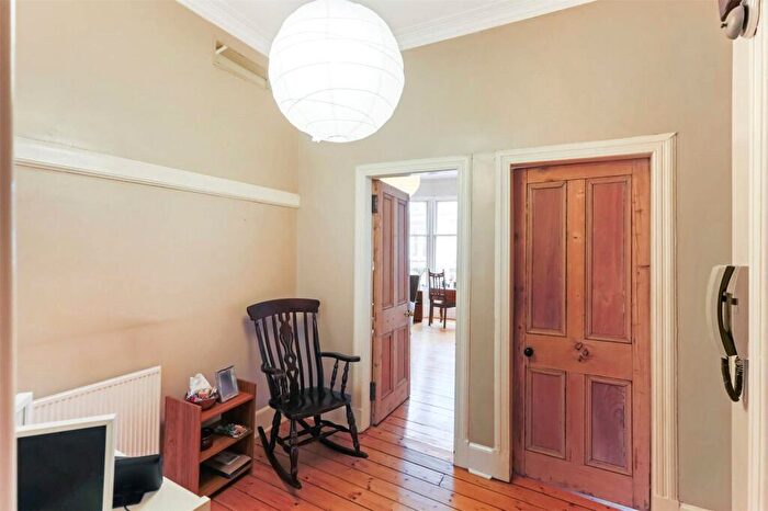 1 Bedroom Flat For Sale In Gardner Street, Partickhill, Glasgow, G11