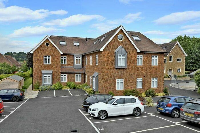 2 Bedroom Flat To Rent In Croft Road, Godalming, GU7