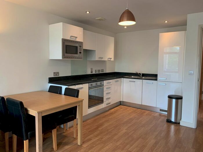 2 Bedroom Flat To Rent In Greenslade House, The Manor, Church Street, NG9