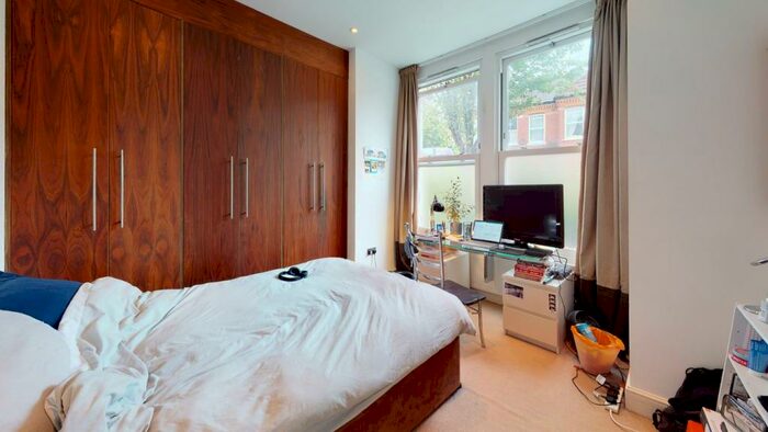 2 Bedroom Detached House To Rent In Boundaries Road, Balham, SW12