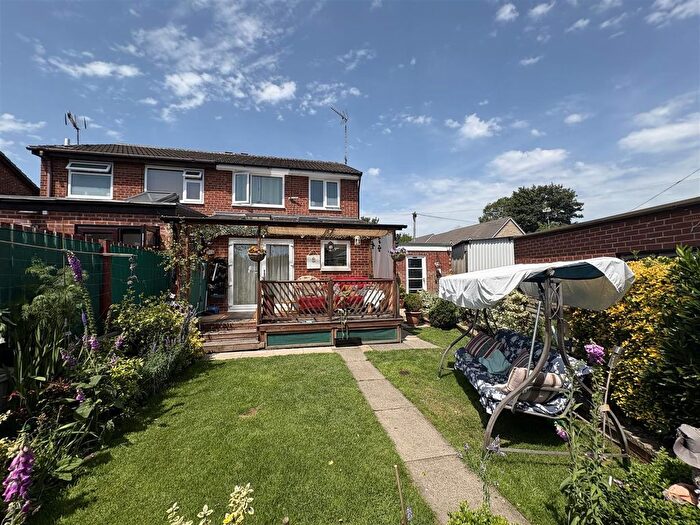 3 Bedroom Semi-detached House For Sale In Bridge Street, Birstall, Batley, WF17