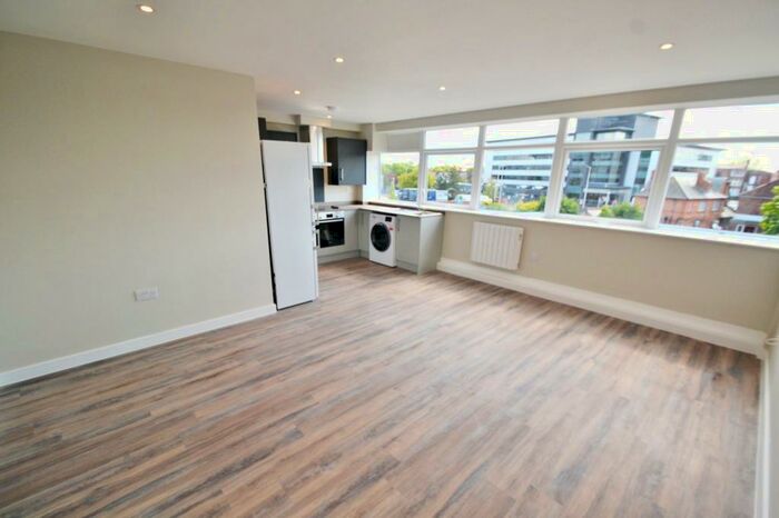 2 Bedroom Flat To Rent In Poole, BH15