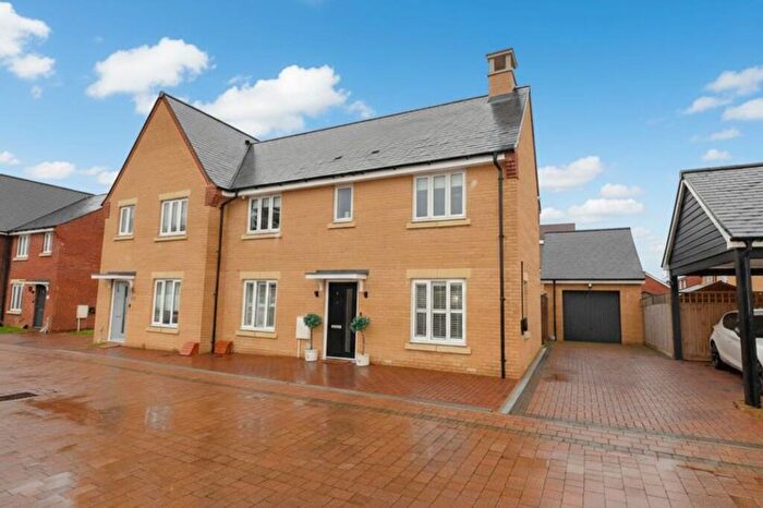 3 Bedroom Property For Sale In Lynton Edge, Biggleswade, SG18