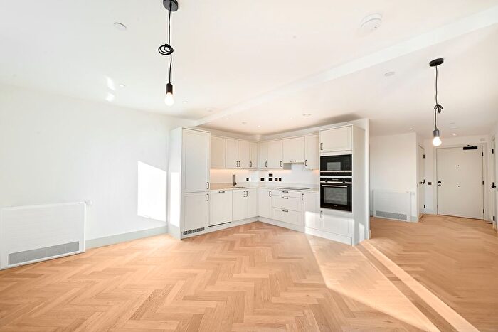 1 Bedroom Flat To Rent In Clifton Mansions, Park Avenue, London, NW2