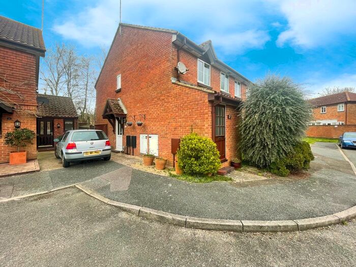 1 Bedroom Flat To Rent In Harlech Close, Worthing, BN13