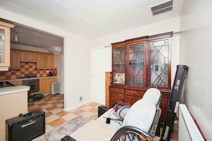 3 Bedroom End Of Terrace House For Sale In Highwood Avenue, Solihull, B92
