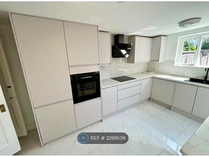 3 Bedroom Terraced House To Rent In Dundee Road, London, SE25