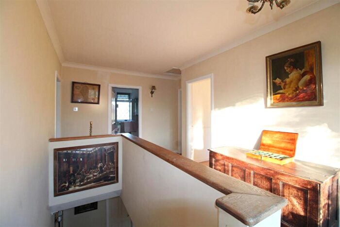 4 Bedroom Detached House For Sale In Bridgnorth Road, Stourton, DY7