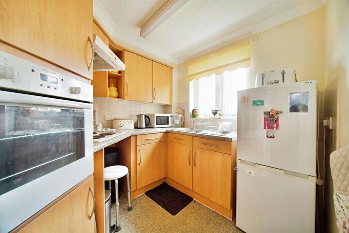 1 Bedroom Flat For Sale In High Street, Cheshunt, Waltham Cross, EN8