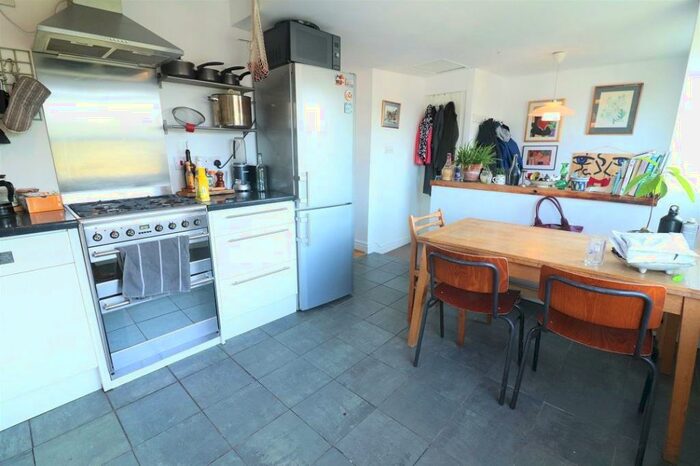 2 Bedroom Flat To Rent In Camberwell Grove, London, SE5