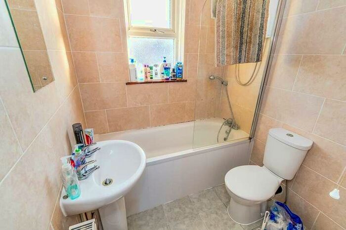 4 Bedroom Property To Rent In Burgess Road, Southampton, SO16