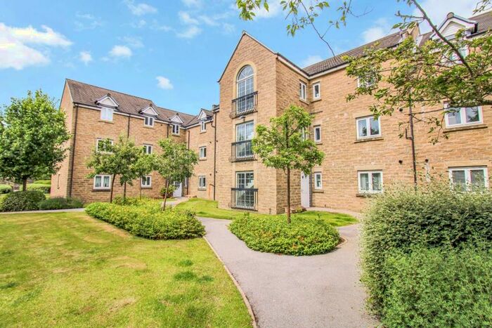 2 Bedroom Flat To Rent In Pennythorne Drive, Yeadon, Leeds, LS19