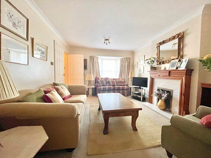3 Bedroom End Of Terrace House For Sale In High Steet, Claygate, KT10