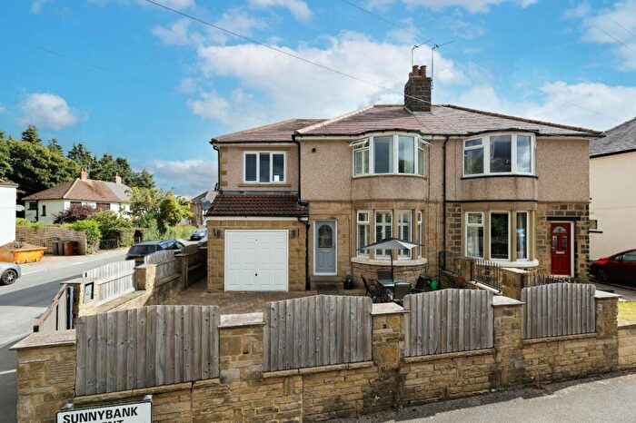 4 Bedroom Semi-Detached House For Sale In Sunnybank Crescent, Yeadon, Leeds, LS19