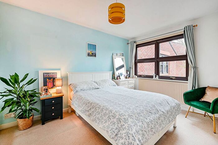 1 Bedroom Flat For Sale In Holley Road, Acton, London, W3