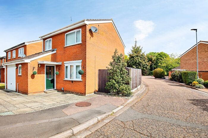 3 Bedroom Detached House For Sale In Dunsberry, Bretton, Peterborough, PE3