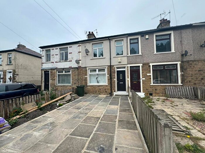 3 Bedroom Terraced House To Rent In Carr Bottom Avenue, Bradford, BD5