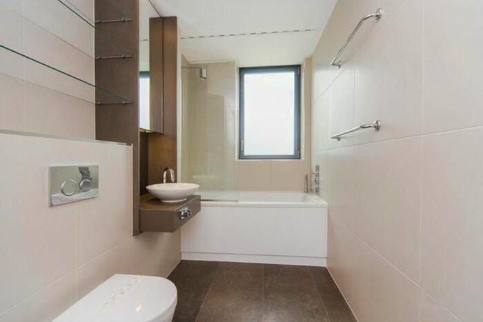 1 Bedroom Flat To Rent In City Road, Old Street, London, EC1V