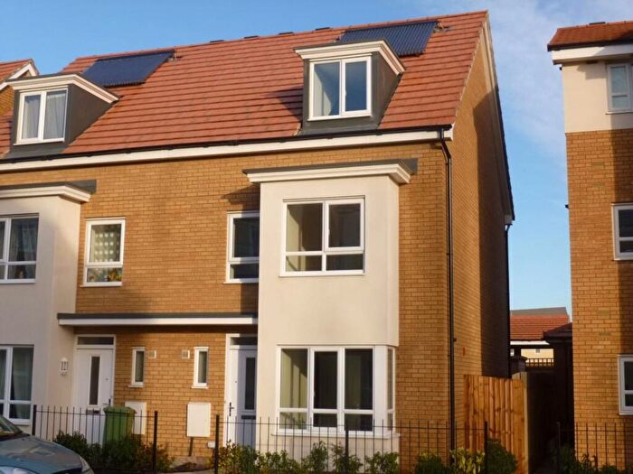 4 Bedroom Semi-Detached House To Rent In Warwick Avenue, Broughton, MK10