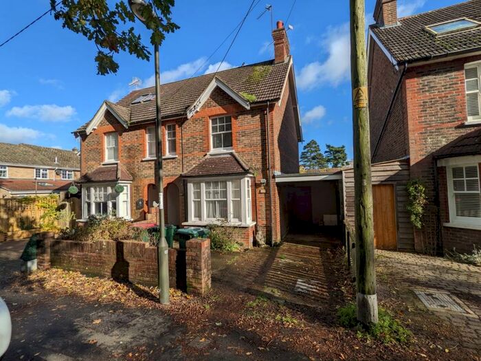 2 Bedroom Semi-Detached House To Rent In Ifield Green, RH11