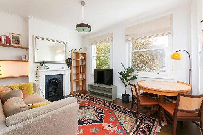 2 Bedroom Flat To Rent In Hindmans Road, East Dulwich, London, SE22