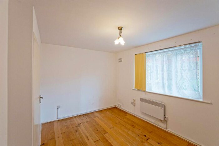 1 Bedroom Flat To Rent In Ghandi Close, Walthamstow, E17