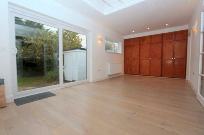 5 Bedroom Detached House To Rent In Shirehall Gardens, London, NW4