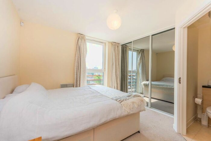 2 Bedroom Flat To Rent In Coleman Fields, Islington, London, N1