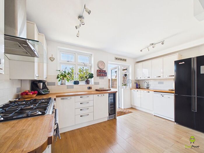 4 Bedroom Semi-Detached House For Sale In Belmont Road, Erith, Kent, DA8