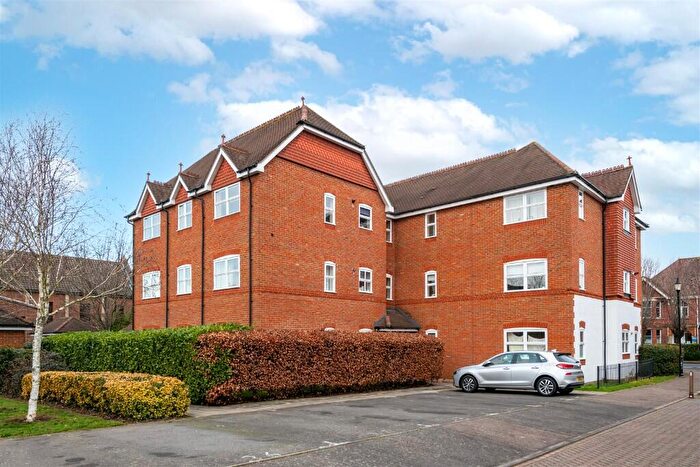 2 Bedroom Flat For Sale In Regents Mews, Horley, Surrey, RH6