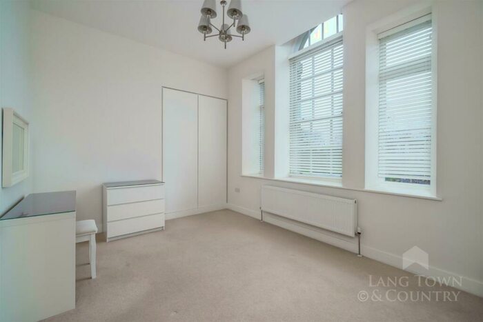 2 Bedroom Apartment To Rent In Trafalger Court, Craigie Drive, The Millfields, Plymouth, Devon, PL1