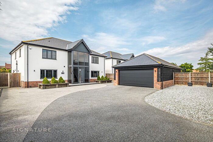 4 Bedroom Detached House For Sale In Holt Road, Horsford, NR10