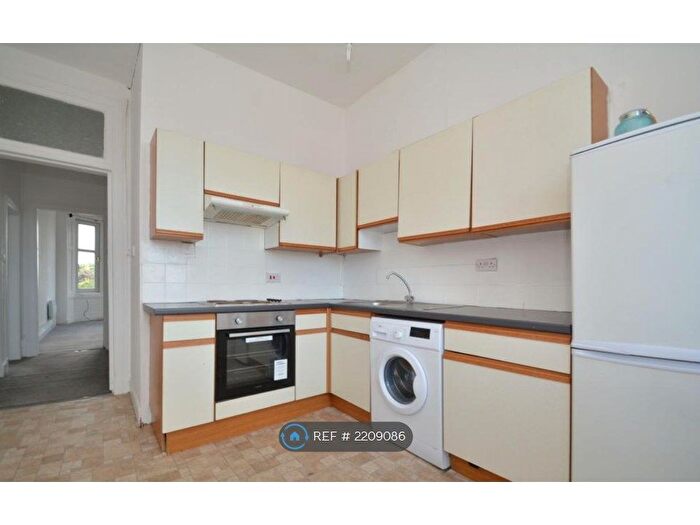 2 Bedroom Flat To Rent In Paisley Road, Renfrew, PA4