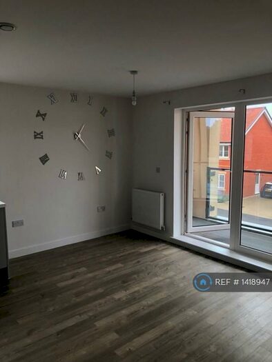 2 Bedroom Flat To Rent In Hurst Avenue, Blackwater, Camberley, GU17