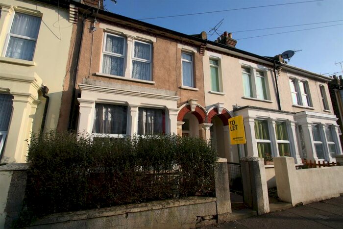 2 Bedroom Flat To Rent In Ashburnham Road, Southend-On-Sea, SS1