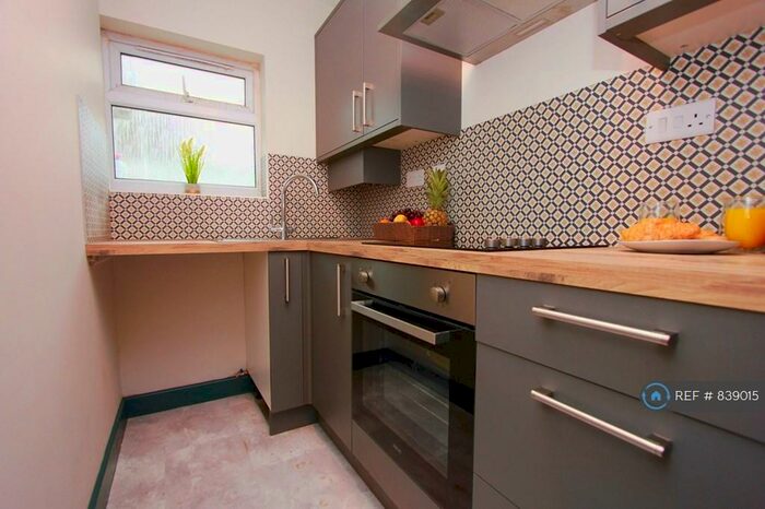 1 Bedroom Flat To Rent In Queens Walk, Peterborough, PE2