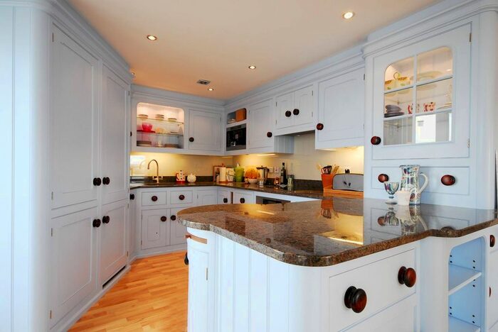 3 Bedroom Flat To Rent In Holland Gardens, Kew Bridge, London, TW8