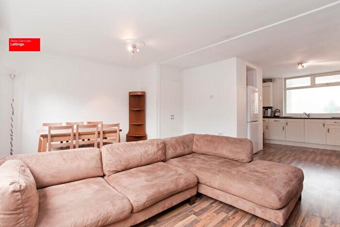 3 Bedroom Maisonette To Rent In Manchester Road, Tower Hamlets, London, E14