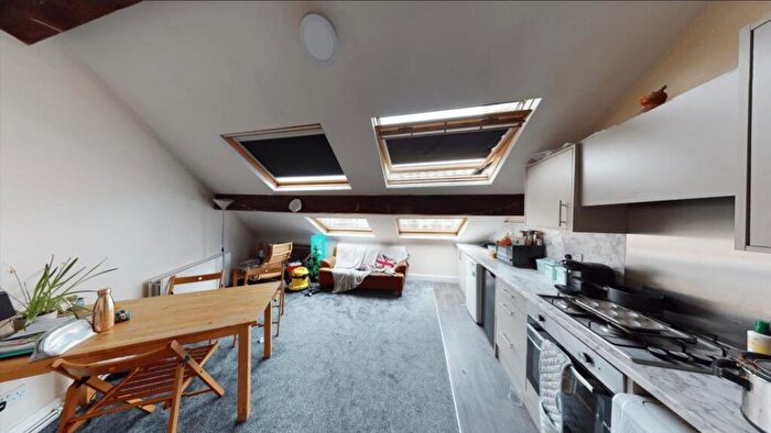 3 Bedroom Flat To Rent In Blenheim Terrace, University, Leeds, LS2